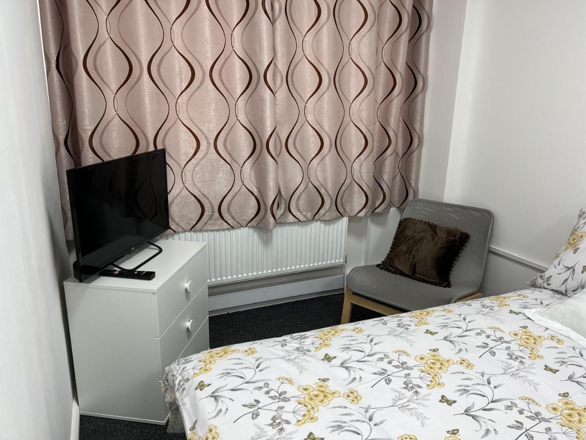 Lovely Double Room In Serviced Apartment - London Exteriör bild